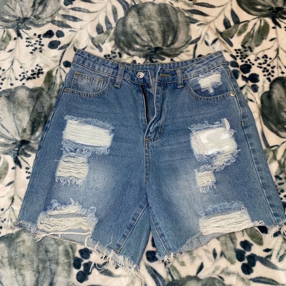 NWOT high waist light wash distressed style denim cutoff jean shorts - size XS - Picture 1 of 10